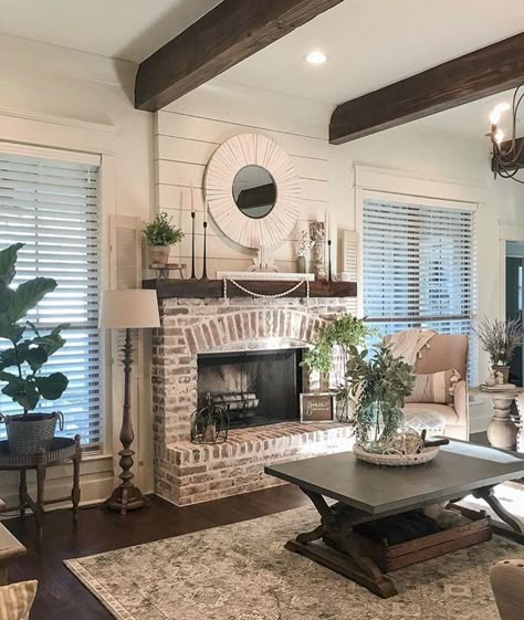 Farmhouse Fireplace, Casa Country, Fireplace Remodel, Home Fireplace, Fireplace Makeover, Living Room Remodel, Brick Fireplace, Room Remodeling, Fireplace Design