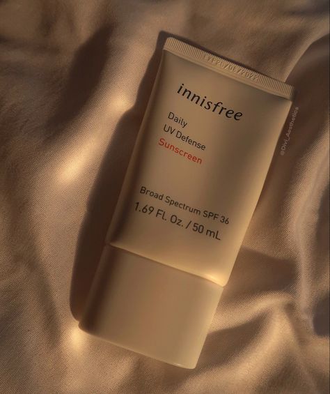 Face Moisturizer Aesthetic, Innisfree Skincare Aesthetic, Innisfree Aesthetic, Innisfree Sunscreen, Sunscreen Aesthetic, Innisfree Skincare, Skincare Summer, Selfcare Products, Luxury Aesthetics