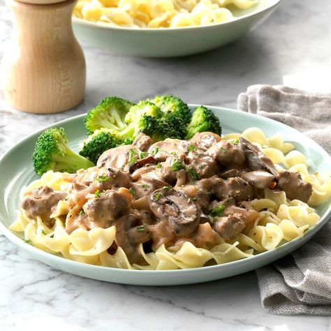 Easy Beef Stroganoff Easy Dinner Recipes Beef, Dinner Recipes Beef, Stroganoff Recipes, Easy Ground Beef Stroganoff, Easy Beef Stroganoff, Beef Stroganoff Recipe, Beef Stroganoff Easy, Ground Beef Stroganoff, Recipes Beef