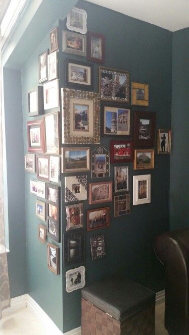 Corner Picture Frames, Corner Wall Pictures, Random Picture Frame Wall, Photo Wall Collage Corner, Picture Collage Frame Ideas, Corner Wall Picture Collage, Framed Collage Of Pictures, Corner Picture Collage, Corner Collage Wall