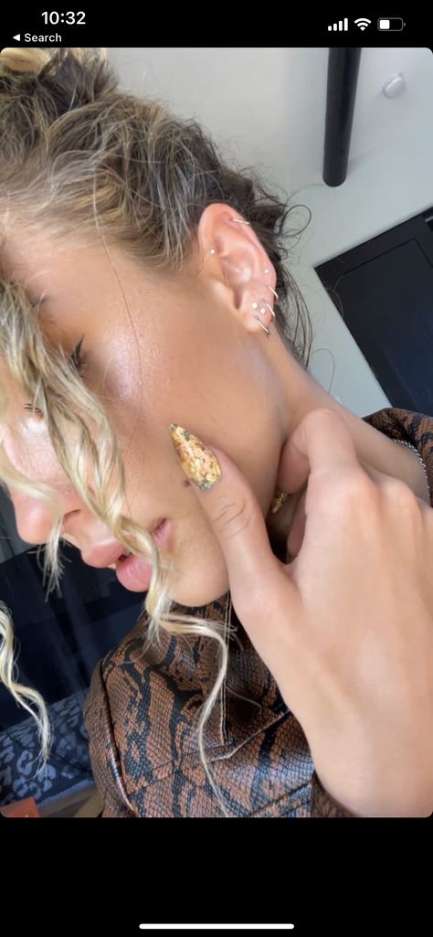 Lucy Hale Ear Piercings, Beyonce Ear Piercing, Lori Harvey Ear Piercing, Forward Helix Piercing Ideas, Double Forward Helix Piercing, Celebrity Ear Piercings, Jordan Earrings, Full Ear Piercings, Kylie Jenner Ear Piercings