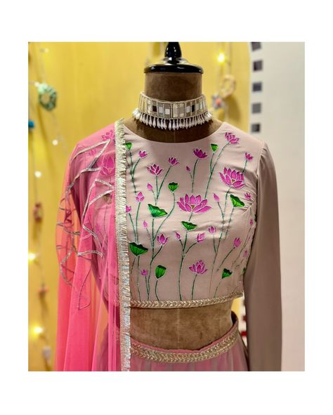 Lotus hand painted blouse paired with a grey ombré skirt and a beautiful pink embroidered dupatta. To place your order DM or Whatsapp us at +91 9971767771. It can be customised is any colour of your choice. [hand painted, mehendi lehenga, bridesmaid outfit, Indian dress, custom made clothing ] #labelsnigdhakapoor #mehendioutfit #sangeetoutfit #handpainted #lotus #gottapatti #indianwedding #destinationwedding #bridesmaidoutfit #bridetobe Sangeet Lengha, Rakhi Outfits, Hand Painted Blouse, Mehendi Lehenga, Painted Blouse, Lehenga Bridesmaid, Outfit Indian, Golden Blouse, Mehendi Outfit