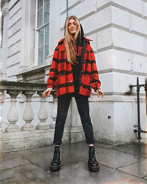 Hi hi 👋🏻 No matter how scruffy and tired I look.. you’re still always gonna get an ootd pic from me 💁‍♀️ keeping it real 24/7 🎄 Red And Black Flannel Outfit, Black Flannel Outfit Men, Black Flannel Outfit, Red Flannel Outfit, Plaid Flannel Outfit, Flannel Outfits Summer, Outfits Guide, Flannel Outfits Fall, Skirt Labuh