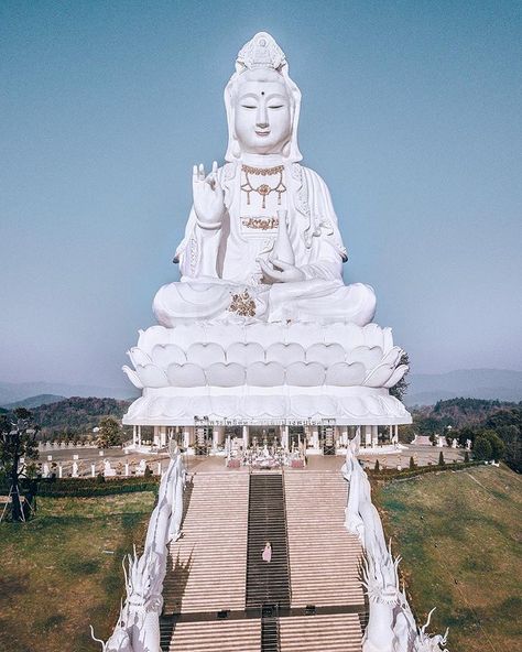 Big buddha, tiny me. 😊 . Wat Huay Pla Kung is one of my favorite temples in Thailand because a) not crowded b) the big buddha is just so… Wat Huay Pla Kung, Street Food Thailand, Thailand Shopping, Thailand Tourist, Thailand Destinations, Thailand Backpacking, Thailand Hotel, Travel Thailand, Big Buddha