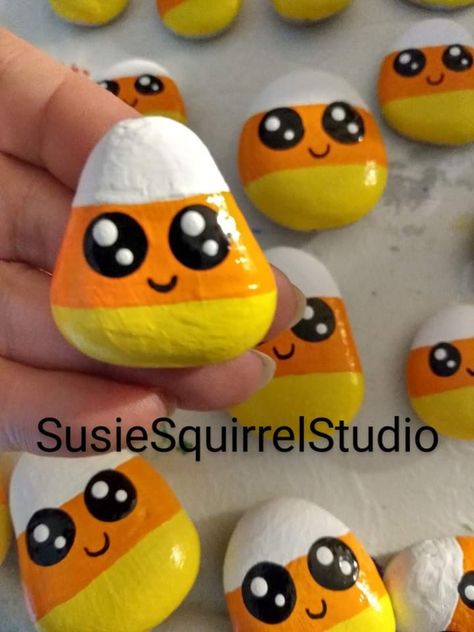 Painting Rocks Ideas Fall, Easy Painting With A Twist Ideas, Painted Rocks Thanksgiving, Candy Corn Painted Rocks, Pumpkin Rocks Painted, Halloween Painted Rocks Ideas Easy, Painted Rocks Halloween, Halloween Painted Rocks Ideas, Fall Rock Painting Ideas Easy