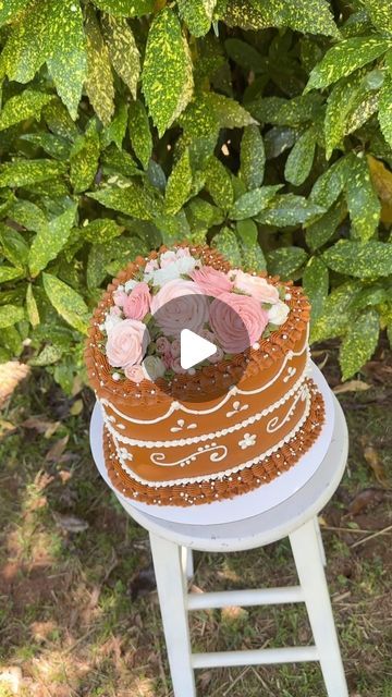 kimmy 🍰 on Instagram: "ollita de barro con flores 🌸 • • • #mothersday #happymothersday #mothersdaycake #olla #olladebarro #olladebarrocake #trending #trendingcakes #bakedfromscratch #beginnerbaker #explore #olladebarroflores" Barro Cake Ideas, Barro Cake, Cielito Lindo Cake, Mexican Baby Shower Cake, Barro Theme Party, Mexican Baby Shower, Mexican Recipe, Baby Life Hacks, Mothers Day Cake