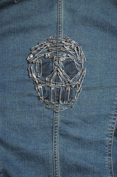 Safety Pin Clothes Punk, Safety Pin Jacket Punk, Designs With Safety Pins, Clothes With Safety Pins, Hoodie With Safety Pins, Jacket With Safety Pins, Punk Safety Pins Fashion, Safety Pin Design Ideas, Safety Pin Clothing