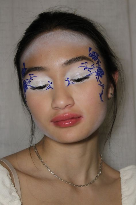 Blue Asian Makeup, About Face Matte Fluid Eye Paint, Eye Makeup Blue Eyeshadow, Blue White Makeup, White And Blue Makeup, Blue And White Makeup, Halsey Makeup, Makeup Looks Pretty, Greek Makeup