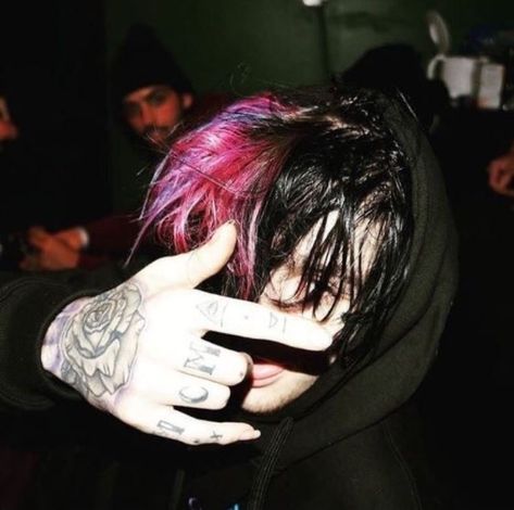 #lilpeep #lilpeep4ever #lilpeepedits #lilpeeprare #tattoo #aesthetic #Tumblr Lil Peep Hellboy, Goth Boy, Little Bo Peep, Bo Peep, Look At The Sky, Easter Peeps, American Rappers, Grunge Goth, Living Forever