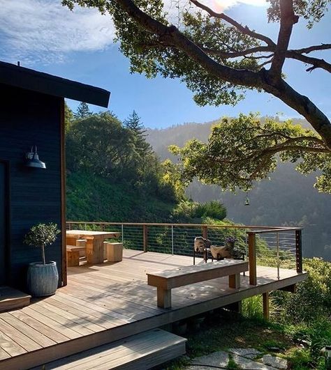 Big Sur House, Beautiful Beach Houses, California Outdoor, Coastal House, Cabin Exterior, Guest Houses, Big Sur California, Santa Lucia, Forest House