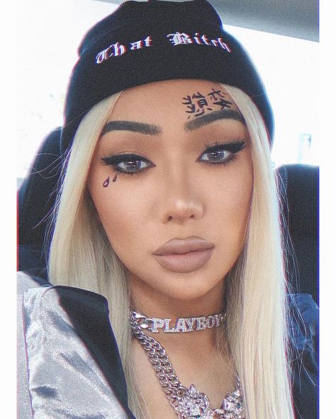 Dragon Back Tattoo, Nikita Dragun, Glam Makeup Look, Creative Makeup Looks, Aesthetic People, Girl Celebrities, Famous Girls, Halloween Outfit, Beauty Guru