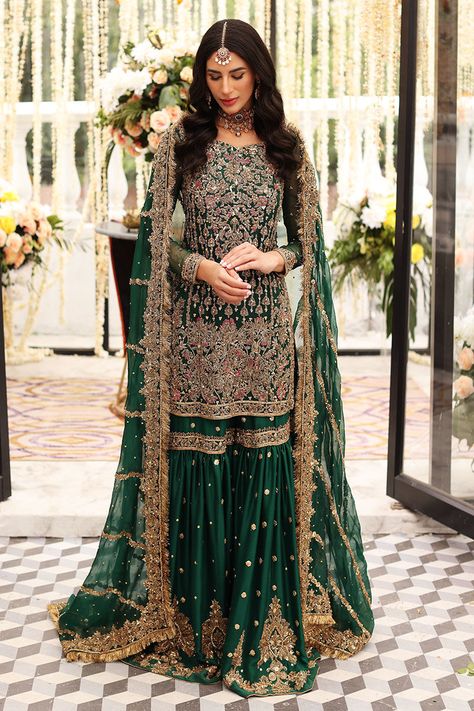 Aisha Imran. Jehan Green Gharara, Mehendi Dress, Pakistani Mehndi, Desi Dress, Mehndi Dress, Mehendi Outfits, Makeup Tip, Desi Wedding Dresses, Asian Bridal Dresses