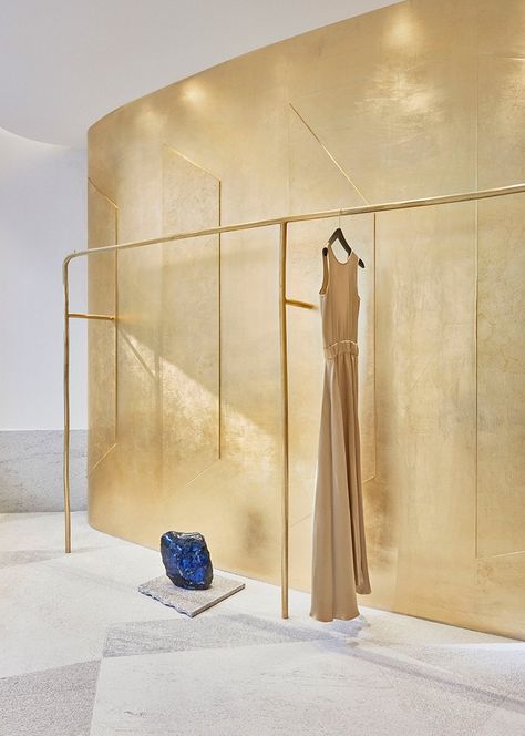 pink onyx, granite and brass take center stage at the forte forte boutique in paris Paris Interiors, Interior Design Contemporary, Fashion Designer Studio, Store Concept, Store Design Boutique, Retail Store Interior, Boutique Interior Design, Store Interiors, Retail Store Design