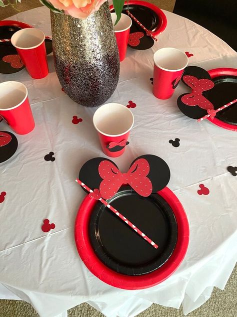 Minnie Mouse Birthday Table, Red Table Decorations, Minnie Mouse Table, Minnie Mouse Valentines, Minnie Mouse Birthday Theme, Minnie Mouse Decorations, Minnie Mouse Party Decorations, Minnie Mouse Theme Party, Twodles Birthday