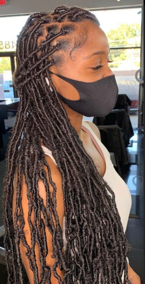 Hairstyles For Fox Locs, Goddess Braids Faux Locs, Baddie Faux Locs, Faux Locs Knotless, Focs Locs Hairstyles Long, Soft Locs With Color Brown, Butterfly Soft Locs Long, Soft Locs Highlights, Hair Styles Locs Long