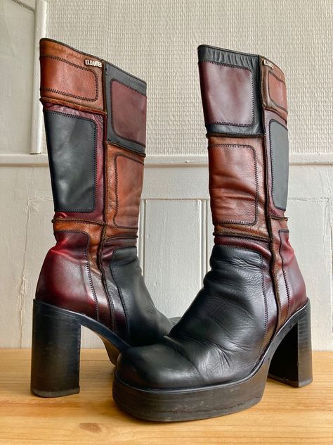 vintage El dantes patchwork boots Vintage 70s Boots, Patchwork Leather Boots, 70s Style Boots, Boots Aesthetic Vintage, Patchwork Boots Outfit, El Dantes Boots, Vintage Boots Outfit, Trendy Leather Boots, Patchwork Shoes