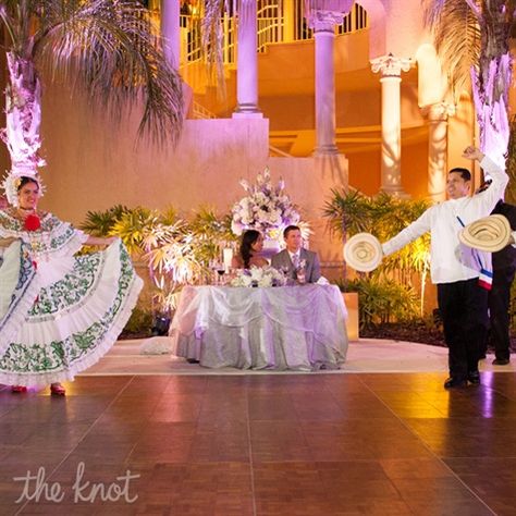 Mexican Fairytale, Ranchero Wedding, Wedding Reception Entertainment Ideas, Mariachi Wedding, Fun Wedding Reception, Reception Entertainment, Classic Wedding Reception, Wedding Reception Entertainment, Wedding Reception Activities