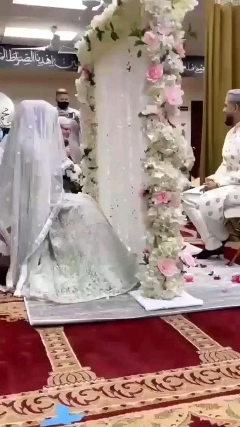 Nikah Pics, Nikah Video, Muslim Wedding Decorations, Shadi Ideas, Muslim Nikah, Muslim Wedding Hijab, Nikah Decor, Nikah Ceremony, Nikah Outfit