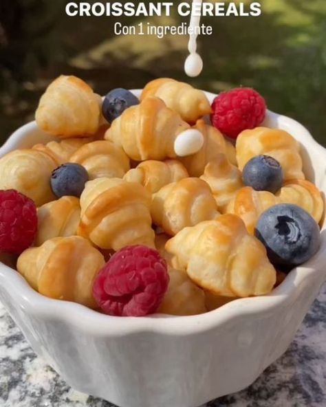 Croissant Cereal, Easy Croissant Recipe, Resipi Kek, Sweet Dishes Recipes, Gourmet Popcorn, Läcker Mat, حلويات صحية, Sweet Snacks Recipes, Delicious Snacks Recipes