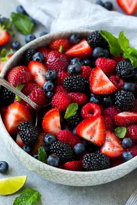 Fruit Salad Berries Fruit Salad, Mint Fruit Salad, Mixed Berry Salad, Berry Fruit Salad, Fitness Meals, Berry Salad, Healthy Fitness Meals, Salad Healthy, Berry Fruit