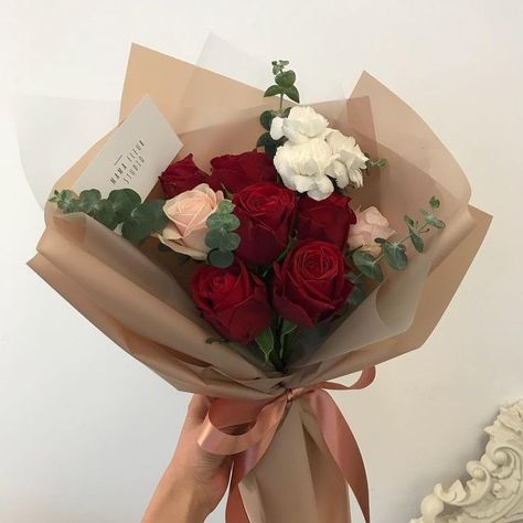 S a y i n g s on Twitter: "… " Money Rose, Money Bouquet, Boquette Flowers, Flowers Bouquet Gift, Beautiful Bouquet Of Flowers, Beautiful Flower Arrangements, Luxury Flowers, Beautiful Bouquet, Rose Bouquet