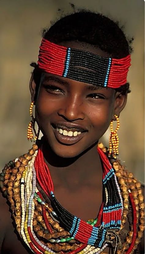 African Tribe Aesthetic, African Woman Portrait Photography, African Tribe Woman, Face Of Ethiopia, Beautiful Ethiopian, African Royalty, African Girl, Pelo Afro, African People