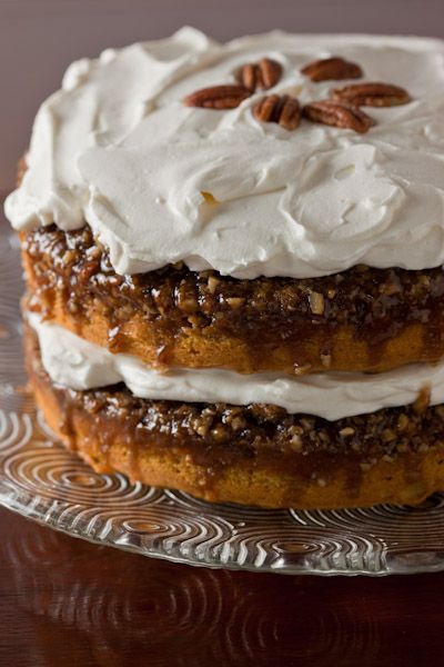 Praline Pumpkin Cake with Whipped Cream Frosting Cake With Whipped Cream Frosting, Pumpkin Praline, Pumpkin Cake Easy, Cake With Cream Cheese Icing, Cake With Whipped Cream, Praline Cake, Whipped Cream Cheese Frosting, Thanksgiving Desserts Table, Mini Torte