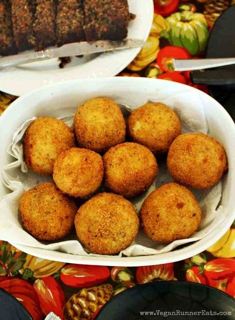 Vegan Stuffed Italian Rice Balls Recipe | Vegan Runner Eats Vegan Rice Balls, Vegan Arancini, Italian Rice Balls Recipe, Appetizers Italian, Italian Rice Balls, Rice Balls Recipe, Vegetarian Italian Recipes, Veggie Mains, Vegan Apps