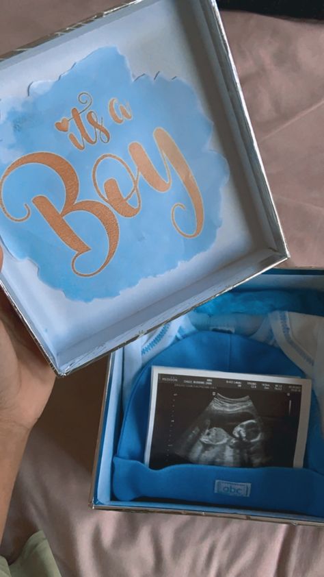 Gender Reveal Box For Husband, Gender Box Reveal Ideas, Gender Reveal Box With Clothes, Gender Reveal To Grandparents Gift, Gender Reveal Surprise Box Ideas, Grandparents Gender Reveal Ideas, Gender Reveal Boxes Ideas, Gender Reveal Gift Box Ideas, Gender Reveal Shadow Box Ideas