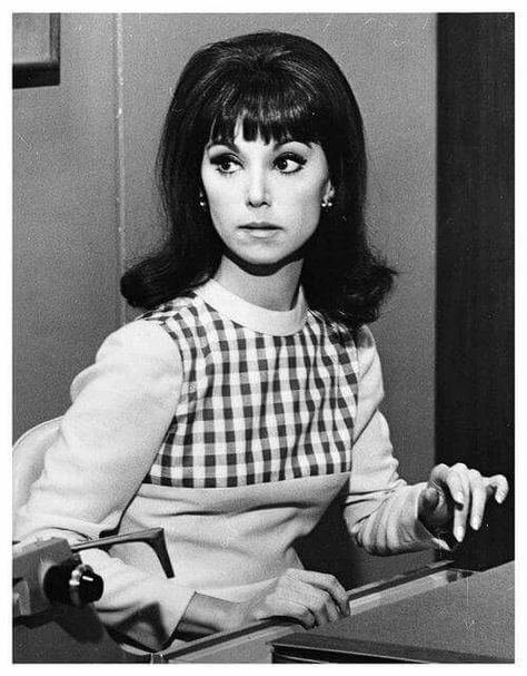 That Girl Tv Show, Early 60s Fashion, Marlo Thomas, Angels Beauty, Body Drawing Tutorial, Swinging Sixties, Old Tv Shows, Female Actresses, 60s Fashion