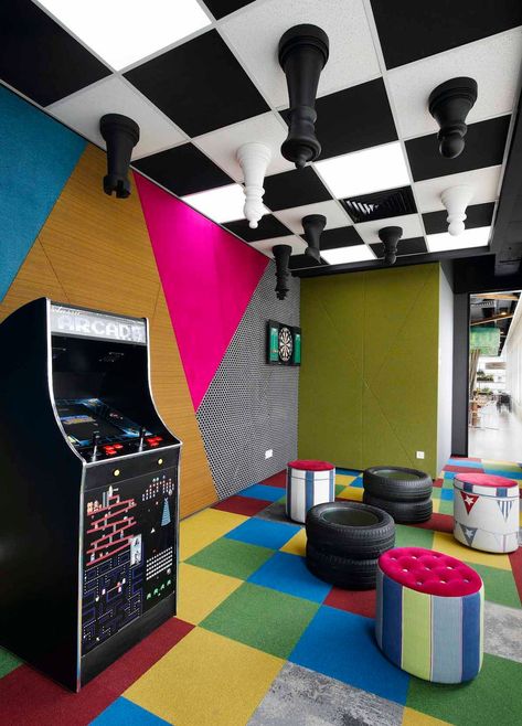 Google's Malaysia Office Photos Fun Office Games, Retro Basement, Board Game Room, Game Room Wall Decor, Geek House, Office Break Room, Recreational Room, Arcade Game Room, Office Games