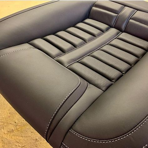 Car Seat Upholstery, Race Design, Car Interior Upholstery, Custom Car Seats, Мотоциклы Harley Davidson, Upholstery Design, Auto Upholstery, Classic Muscle Cars, Automotive Upholstery