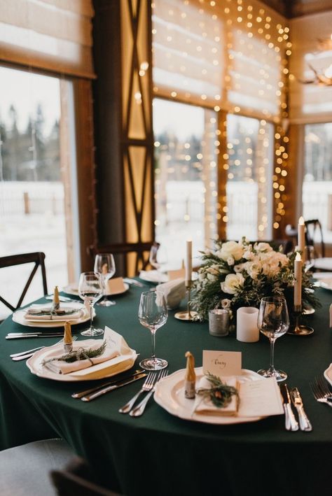 Medieval Wedding Theme, Green Table Settings, Emerald Green Wedding Theme, Hunter Green Wedding, Gold Winter Wedding, Forest Green Wedding, Round Wedding Tables, Green Wedding Decorations, Dark Green Wedding