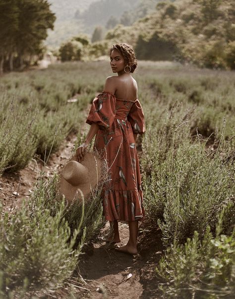 Beautiful Photoshoot Ideas, Nature Photoshoot, Creative Photoshoot Ideas, Photographie Portrait Inspiration, Glam Photoshoot, Black Femininity, Photoshoot Themes, Outdoor Photoshoot, Photoshoot Concept