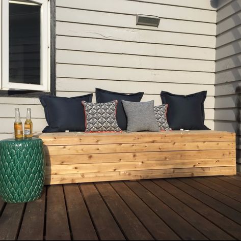 DIY : Outdoor Storage Bench – Better Remade Diy Outdoor Storage Bench, Deck Storage Bench, Patio Organization, Outdoor Furniture Ideas Backyards, Deck Bench, Outdoor Bench Seating, Diy Outdoor Storage, Outdoor Storage Bench, Diy Storage Bench