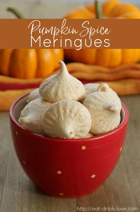 Dessert Balls, Pizzelle Cookies, Meringue Cookie Recipe, Pumpkin Spices, Meringue Desserts, Meringue Recipe, Pavlova Recipe, Fall Cooking, Delectable Desserts