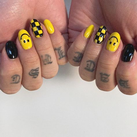 Smiley face checkerboard nails Nail Designs Smiley Face, Smiley Face Nail Designs, Face Nail Designs, Checkerboard Nails, Smiley Nails, Spring Mood Board, Cute Easy Nail Designs, Clear Nail Designs, Checkered Nails