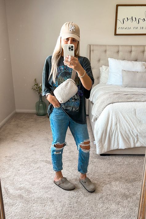 Summer Boyfriend Jeans Outfit, Trendy Outfits For Late 20s, Casual Exploring Outfit, Zoo Outfit Mom Casual, Over 60 Womens Fashion Summer Hot Weather, Spring Baseball Mom Outfits, Mom School Outfit, Rainy Work Outfit Summer, 69 Degree Weather Outfit Spring