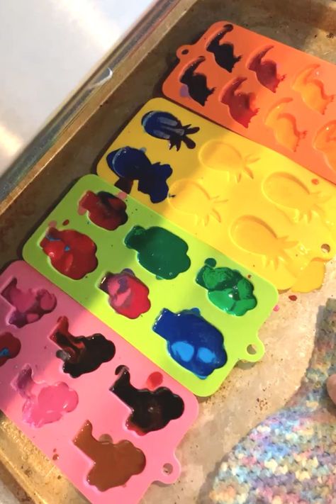 Melted Crayons In Molds, How To Melt Crayons Into Molds, Melt Crayons In Molds, Melted Crayon Molds, Aba Crafts, How To Melt Crayons, Crayon Silicone Mold, Crayon Ideas, Melt Crayons