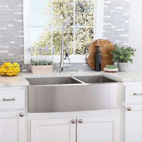 Backsplash With White Quartz Countertops, Stainless Steel Apron Front Sink, Stainless Steel Apron Sink, Cast Iron Kitchen Sinks, Farmers Sink, Stainless Steel Farmhouse Sink, Front Kitchen, Apron Front Kitchen Sink, Freestanding Tub Faucet