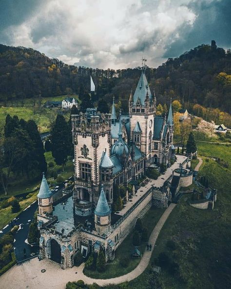 2,956 points • 79 comments - Drachenburg Castle is the German Hogwarts - 9GAG has the best funny pics, gifs, videos, gaming, anime, manga, movie, tv, cosplay, sport, food, memes, cute, fail, wtf photos on the internet! Drachenburg Castle, بيوت ملكية, Castle In Germany, Dunia Disney, Castle Aesthetic, Germany Castles, Castle House, Fantasy Castle, Beautiful Castles