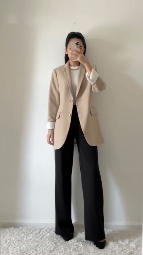 Simple Casual Outfits, 70s Inspired Fashion, Office Casual Outfit, Interview Outfit, Casual Work Outfits, Modest Fashion Outfits, Formal Outfit, Fancy Outfits, Airport Outfit