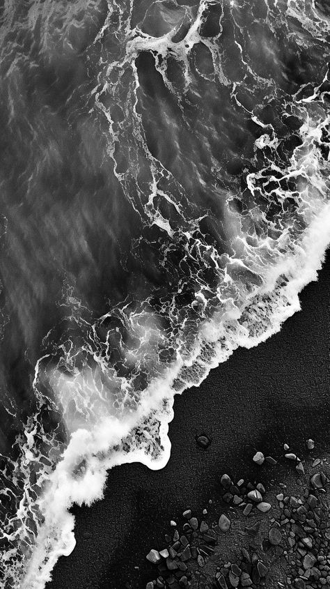 Cool Black Pictures, Black Water Wallpaper Iphone, Clear Ipad Wallpaper, Wallpapers Ocean Aesthetic, Ocean Black And White Aesthetic, Aesthetic Wallpaper Iphone Black And White, Black And White Beach Wallpaper, Wallerpaper Hd Iphone, Black And White Spiritual Aesthetic