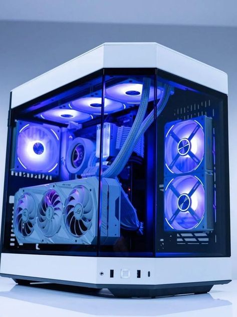 New gaming PC casing 2022. Hyte Y60 Build Pc, Hyte Y60 Pc, Hyte Y60 Build, Hyte Y60, Best Pc Setup, Custom Gaming Computer, Custom Computer Case, Pc Music, Build A Pc