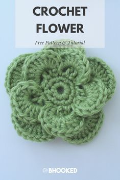 Crochet flowers for spring. Click through for the free pattern and video tutorial! #BHooked #Crochet #FreeCrochetPattern Flowers For Spring, Crochet Flower Hat, Crochet Flower Pattern, Crochet Flowers Easy, Crochet Flowers Free Pattern, Mode Crochet, Bonnet Crochet, Crochet Leaves, Crochet Flower Tutorial