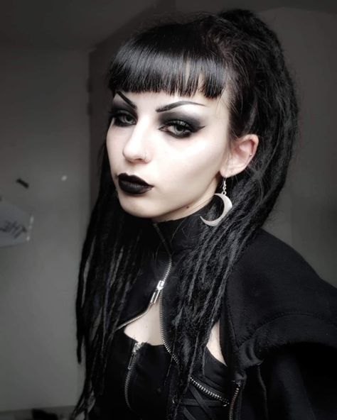 Gotische Gothic Hairstyles Long, Art Steampunk, Gothic Hairstyles, Makeup Hacks Beauty Secrets, Goth Hair, Dread Hairstyles, Gothic Beauty, Easy Hairstyles For Long Hair, Hairstyles For Women