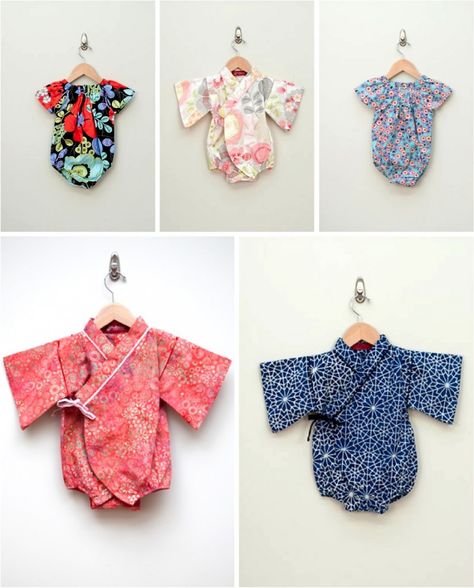 Bold and bright printed kimonos and onesies for babies. Made of far eastern fabrics, these baby tops are super glam! Pola Kimono, Printed Kimonos, Diy Jumper, Kimono Onesie, Baby Dress Diy, Baby Kimono, Kit Bebe, Baby Clothes Patterns, Asian Babies