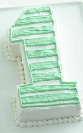 Who’s No. 1? Your birthday baby, that’s who! If you have an 8”x4” loaf pan on hand, it’s easy to make this super-cute cake following the printable template. Decorate with your favorite color of frosting and crushed animal crackers, cereal, or even baby’s favorite fruit. For a fun sprinkle cake, frost the entire cake in white frosting and cover with sprinkles. Number One Cake, Betty Crocker Cake Mix, Betty Crocker Cake, Owl Cakes, Smash Cakes, Twin First Birthday, Jungle Baby, Number Cakes, Special Occasion Cakes