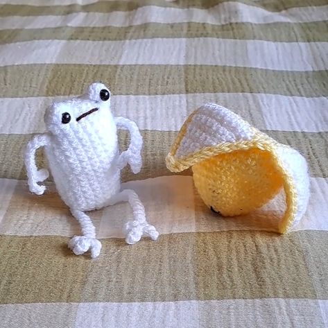 Crochet Projects With Green Yarn, Banana Slug Crochet, Crochet Rengoku, Banana Dinosaur Crochet, Banana Crochet, Crochet Banana, Frog Amigurumi, Frog Crochet, Quick Crochet Patterns