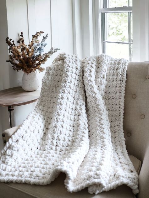 If you're a beginner in crochet, or just want a quick and easy project to work on, the Bernat Blanket Crochet Throw Pattern is perfect for you! This pattern is simple to follow and can be completed in a day or so! Bernat Blanket Crochet, Chunky Crochet Throw Pattern, Chunky Crochet Blanket Pattern Free, Bernat Blanket Patterns, Chunky Crochet Throw Blanket, Chunky Crochet Throw, Chunky Blanket Pattern, Quick Crochet Blanket, Bulky Yarn Crochet